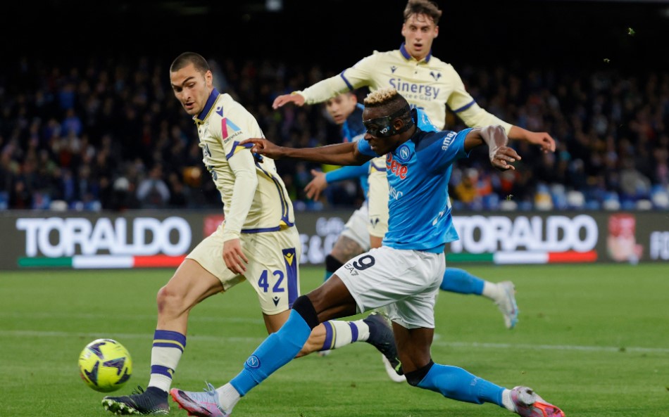 Nhan dinh phong do Napoli vs Hellas Verona chuan nhat